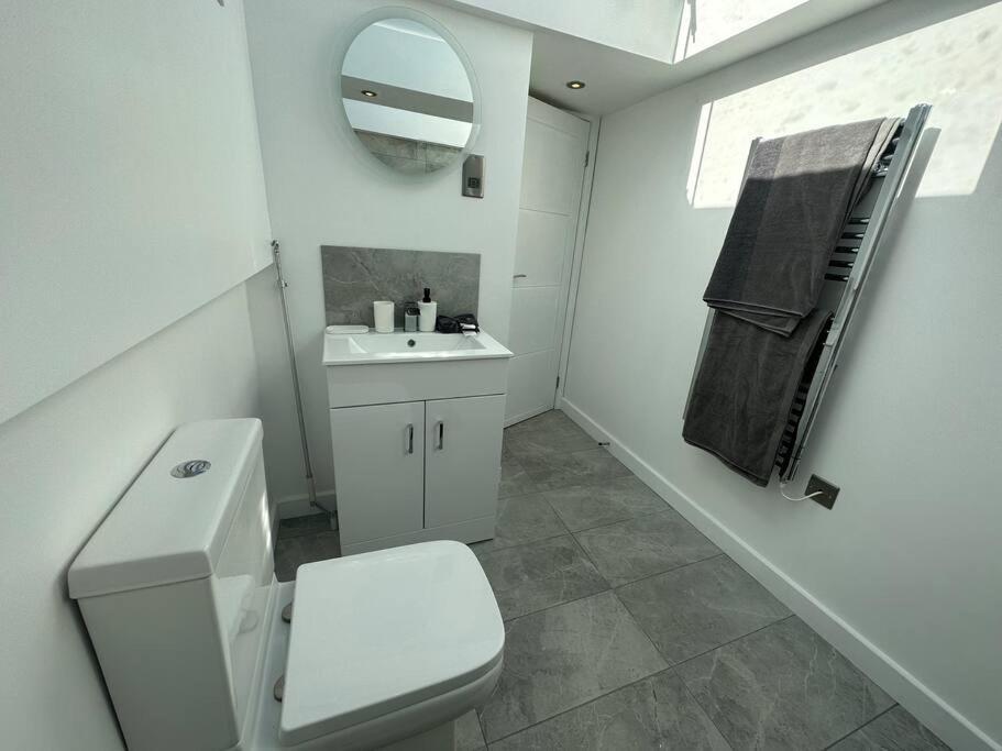Lovely New Decor Studio - 4 The Southwell London Exterior photo